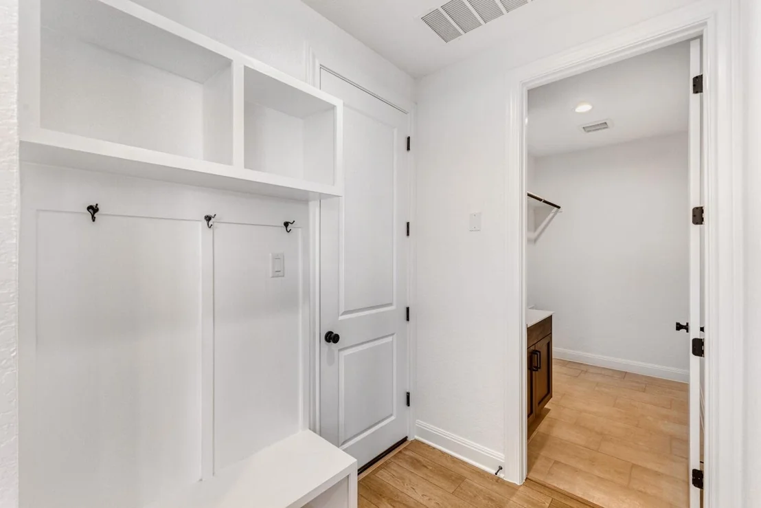 Photo of 175 International ST