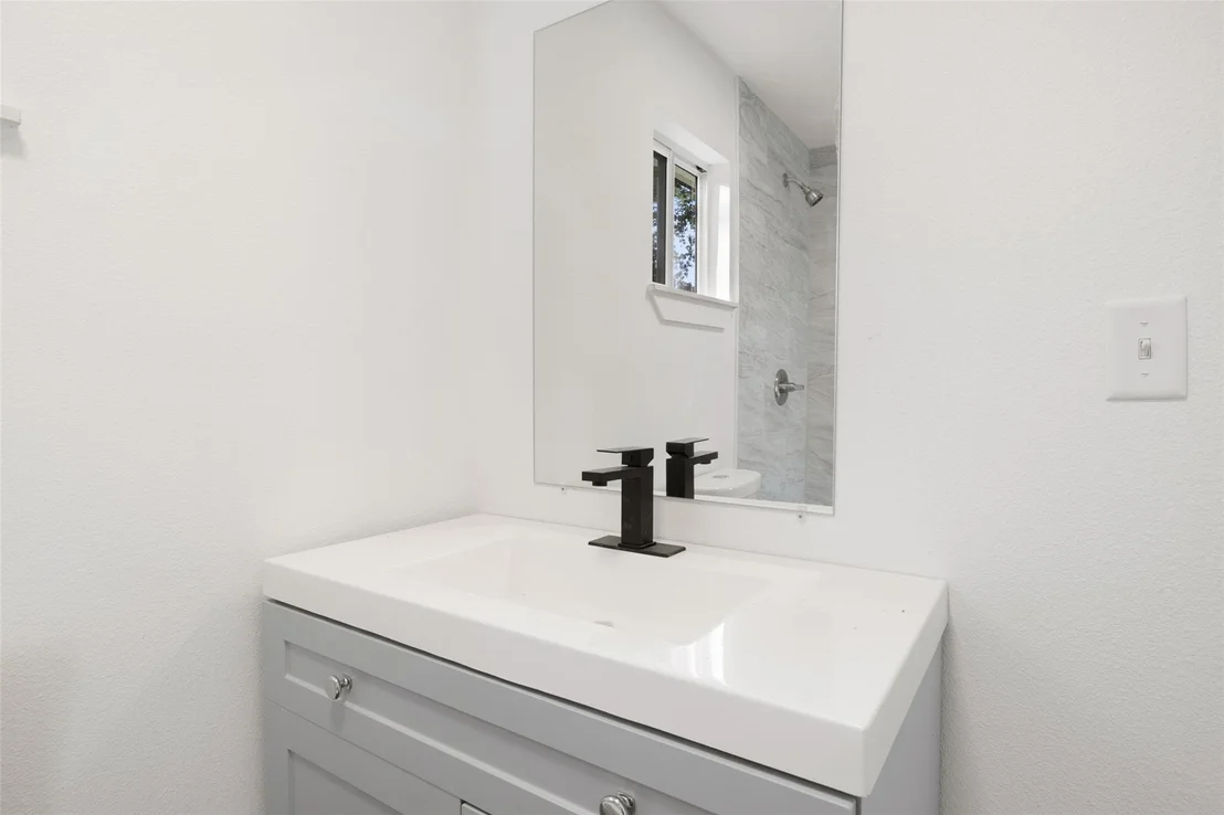 Photo of 707 W 7th ST