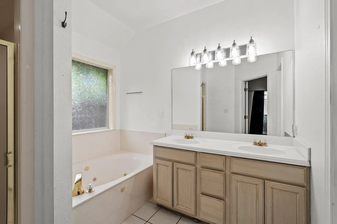 Photo of 2808 Kneese DR
