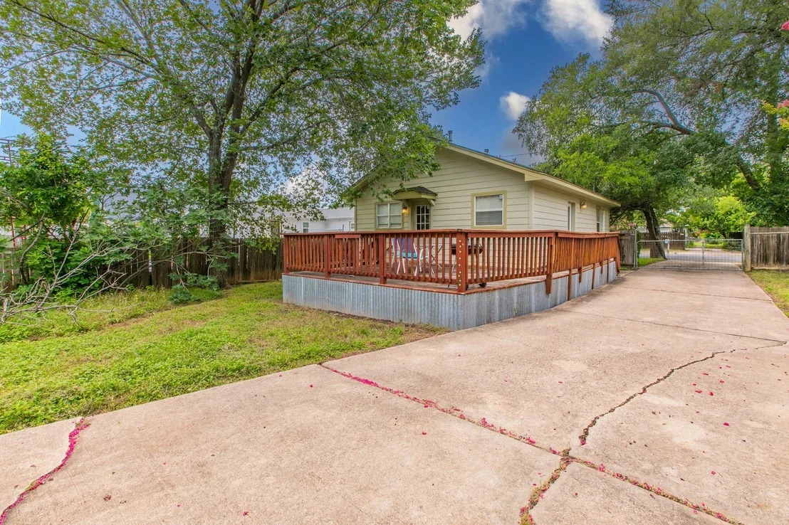 Photo of 1107 Vargas RD