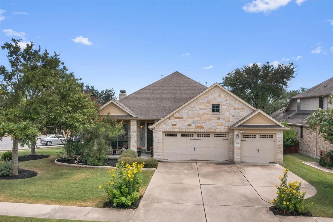 Photo of 205 Drury LN
