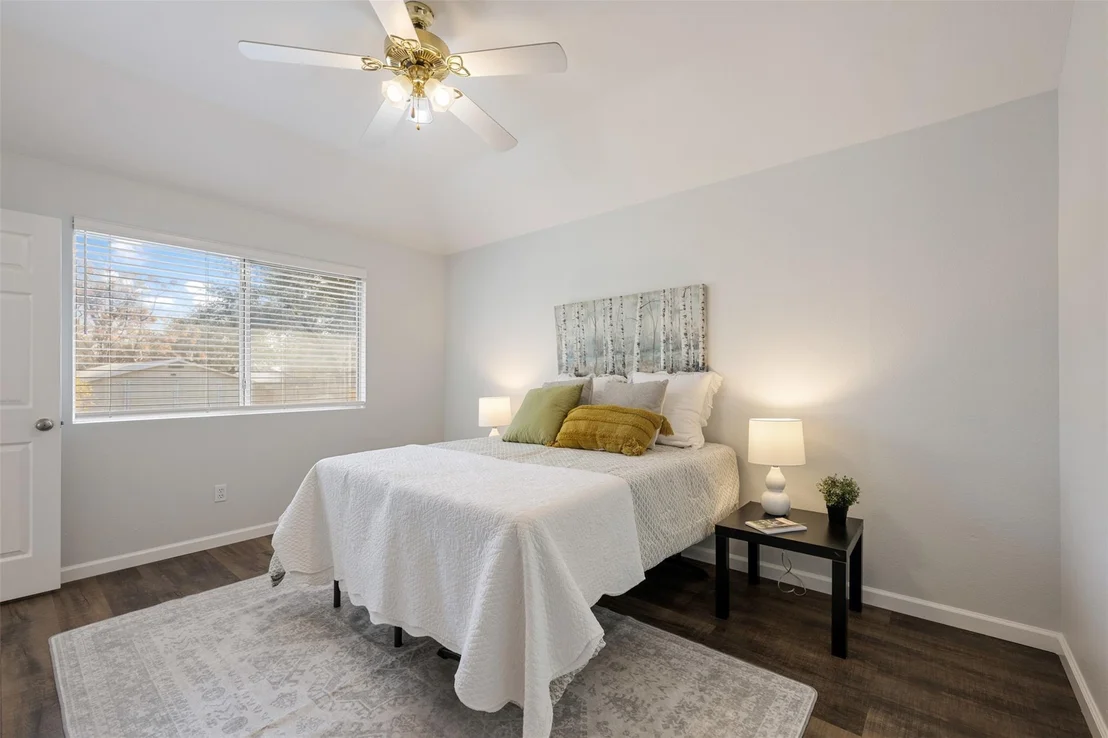 Photo of 1900 Ireland DR