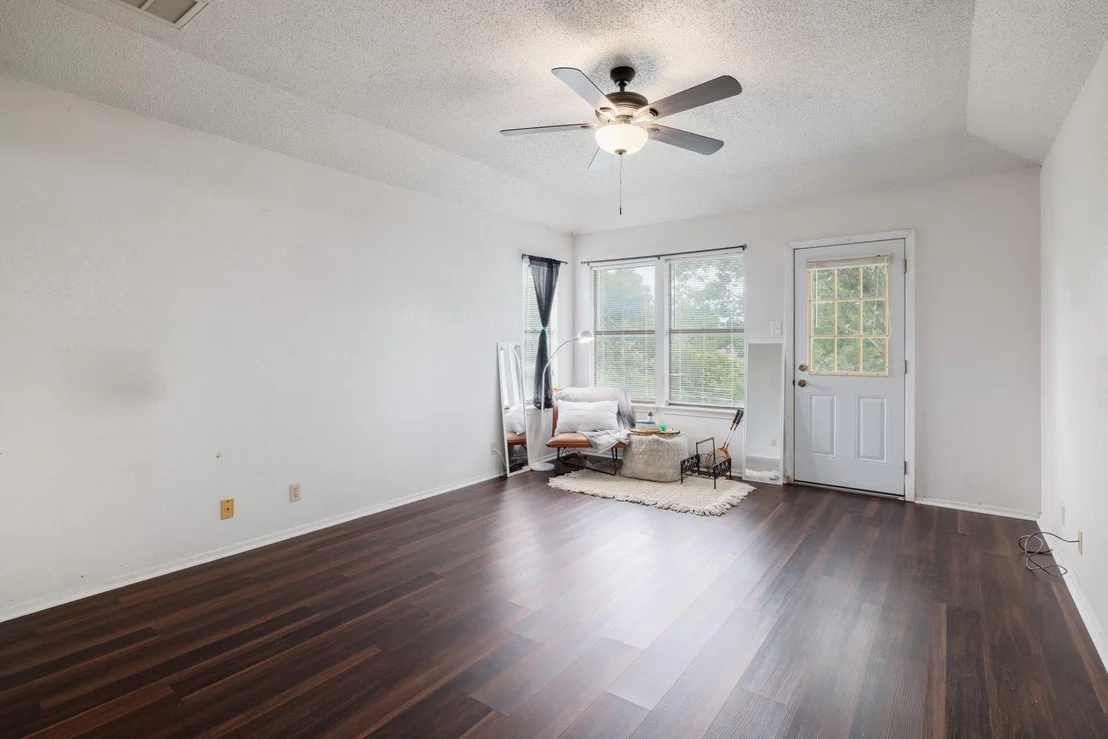 Photo of 405 Brookhollow DR