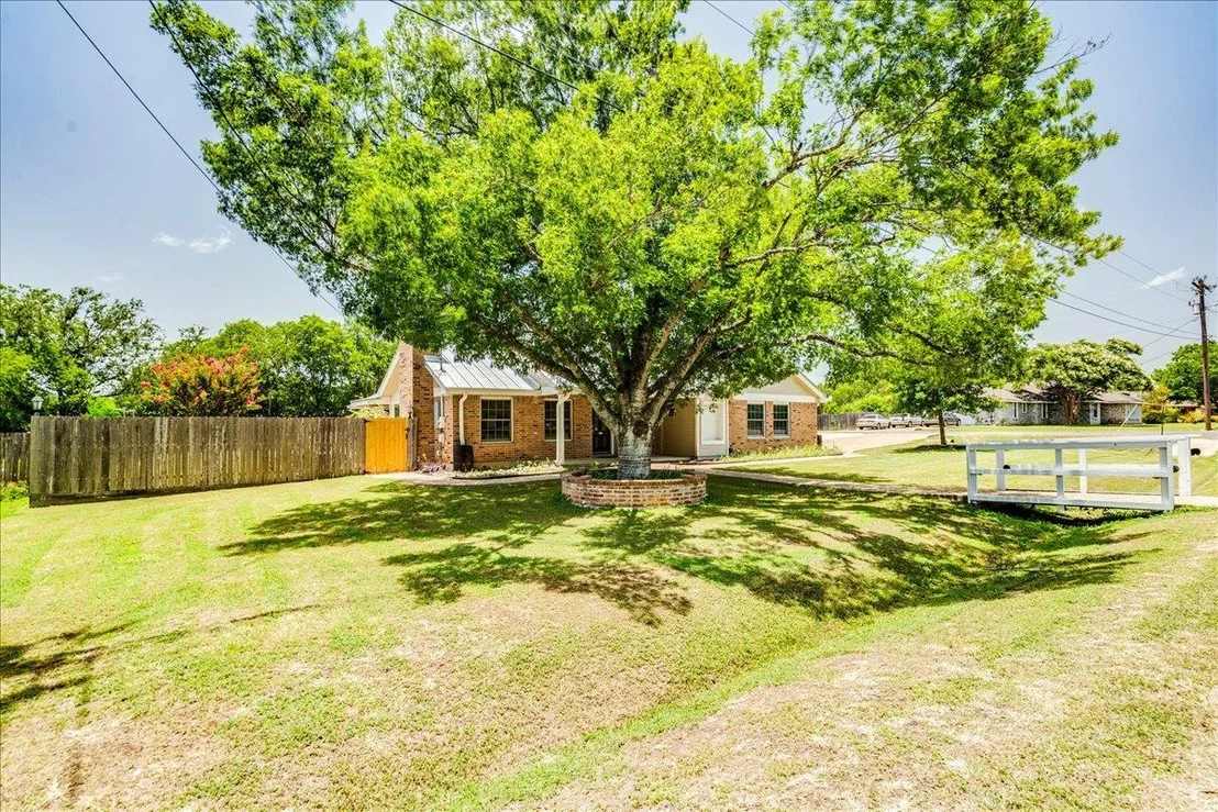 Photo of 301 Verbena DR