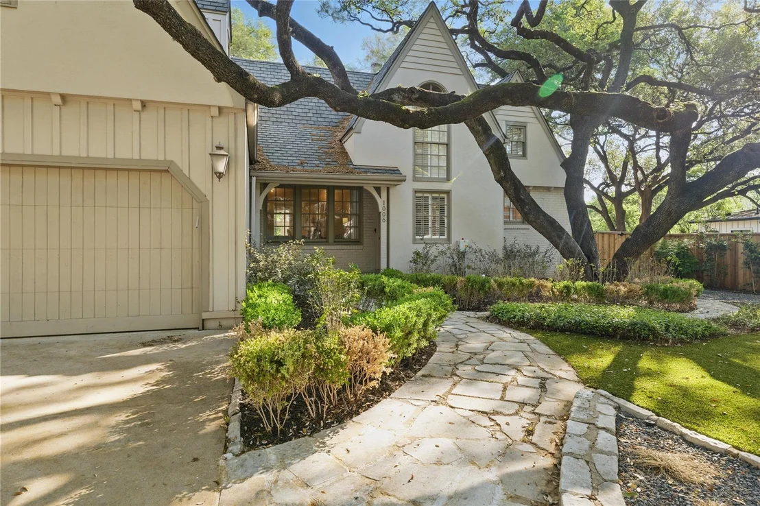 Photo of 1006 Gaston Ave