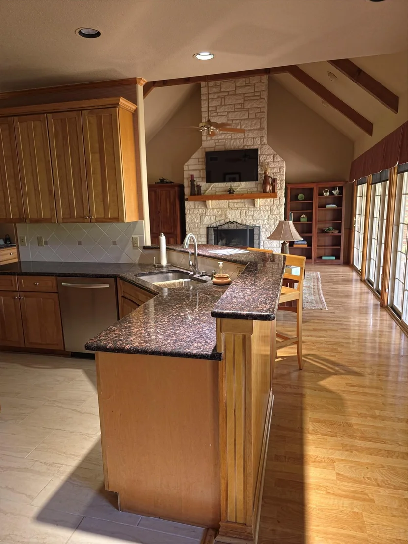 Photo of 730 S Chaparral