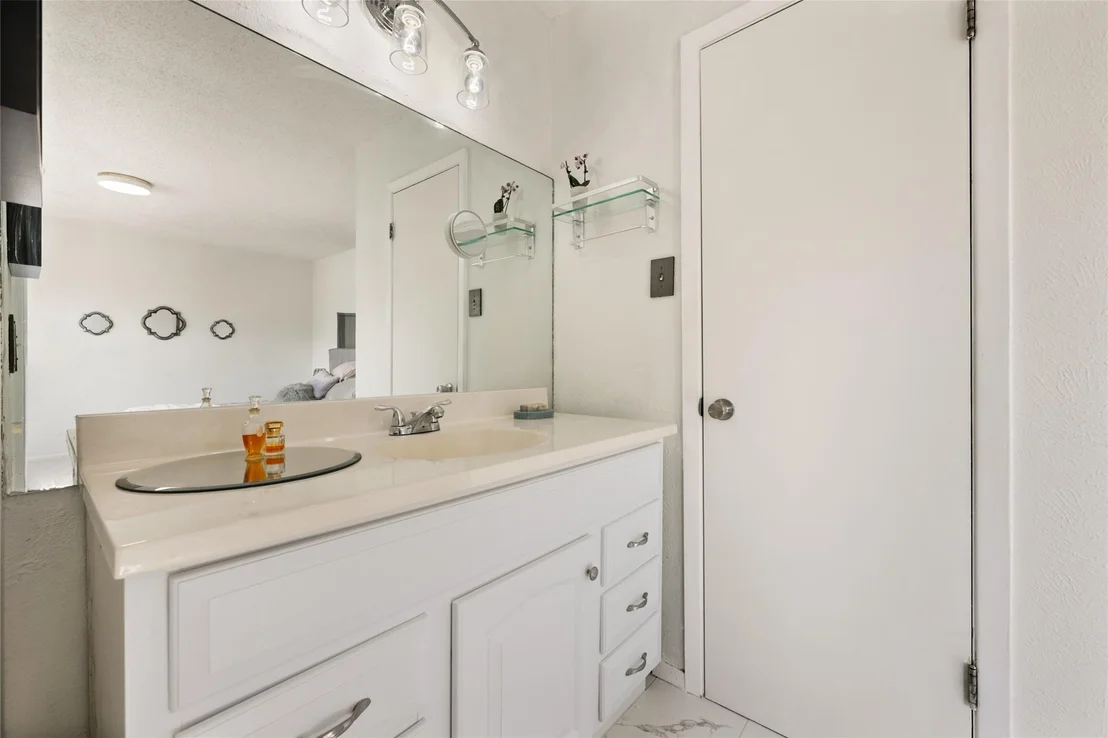 Photo of 5100 Lambs LN
