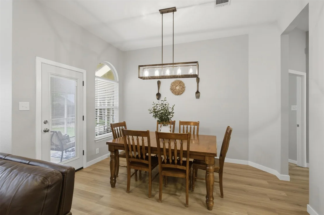 Photo of 2100 Red Oak CIR