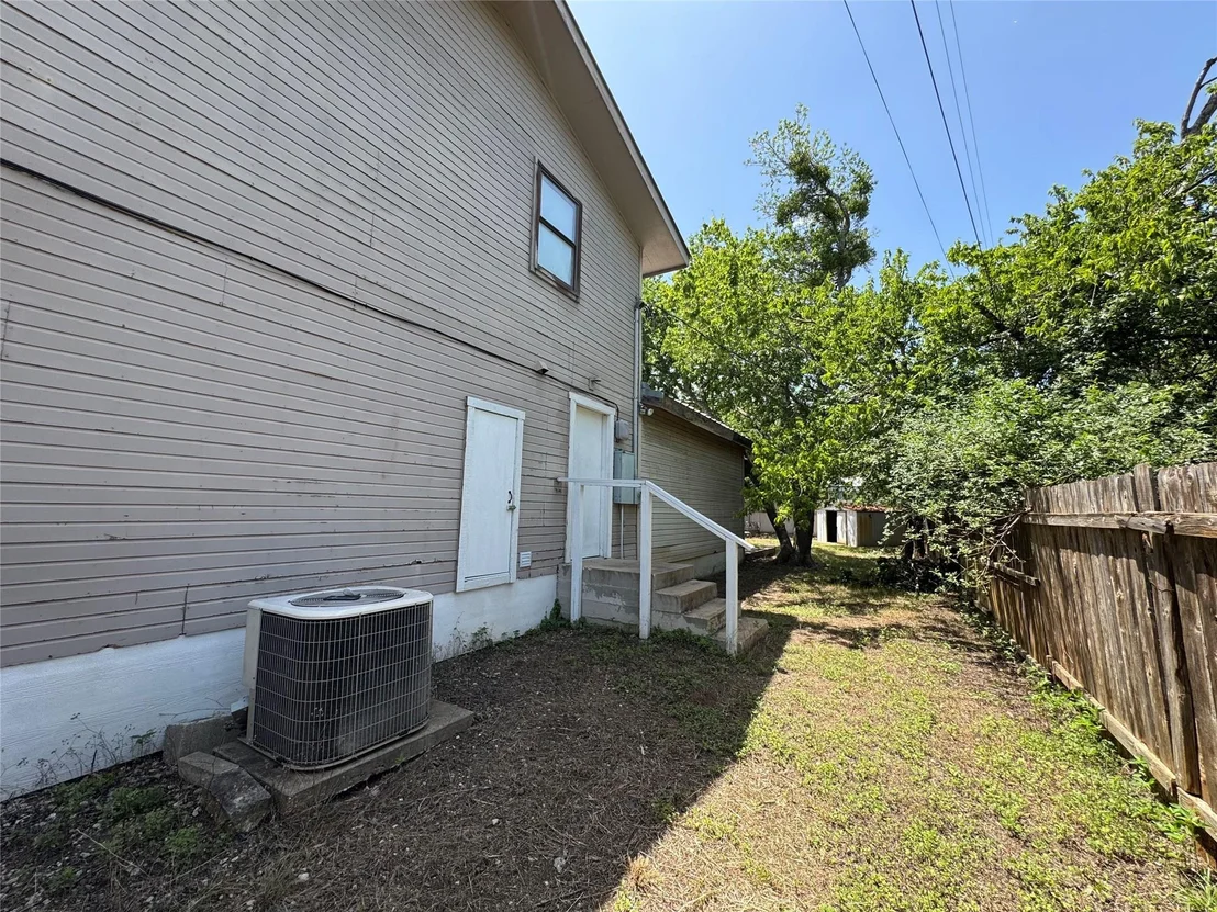 Photo of 572 Eastern Ave