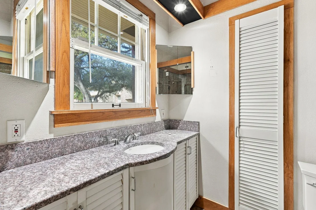 Photo of 3200 Harris Park Ave
