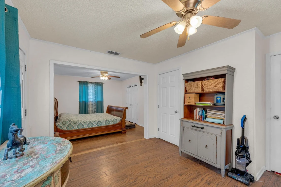 Photo of 928 Moccasin TRL