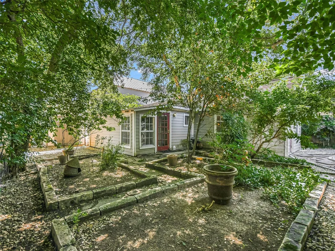 Photo of 2103 Tower DR