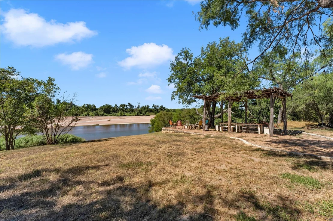 Photo of 211 Riverside DR W