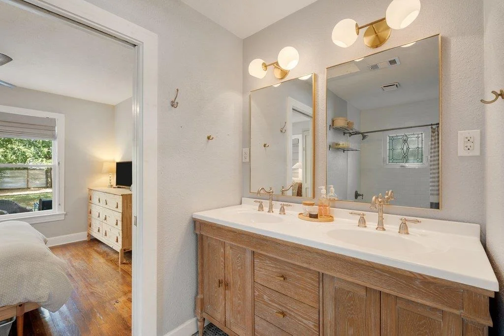 Photo of 403 W 55th ST