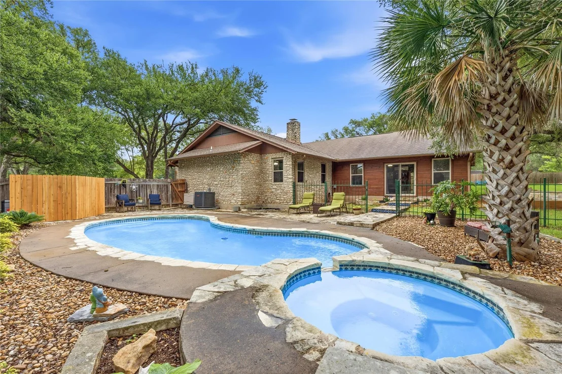 Photo of 203 Leisurewoods DR