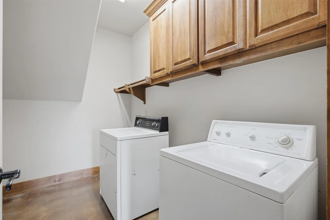 Photo of 700 Augusta CIR N