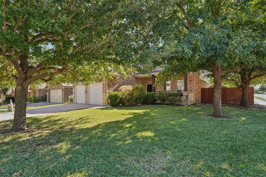Photo of 2301 Ambling TRL