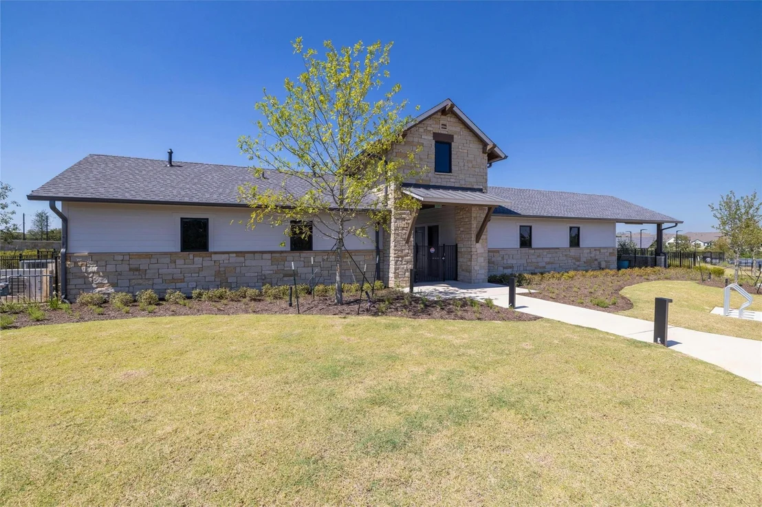 Photo of 213 Oakley PASS