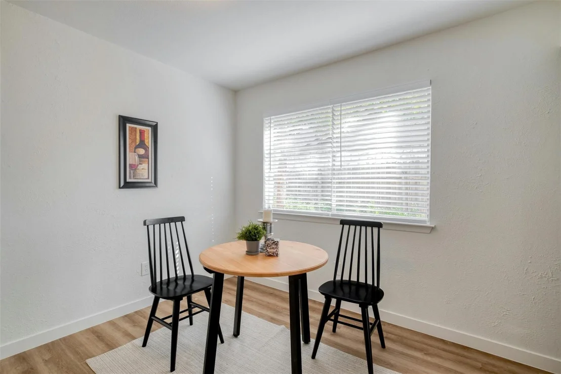 Photo of 1000 Spring Tree ST