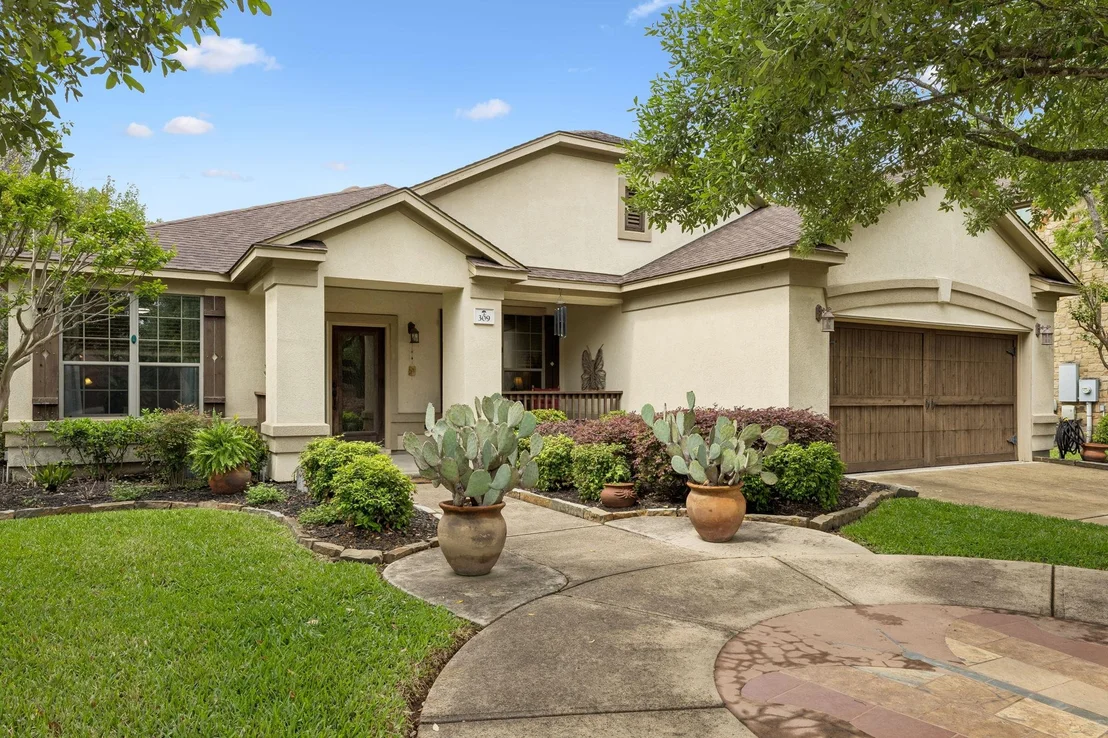 Photo of 309 Island Oak DR