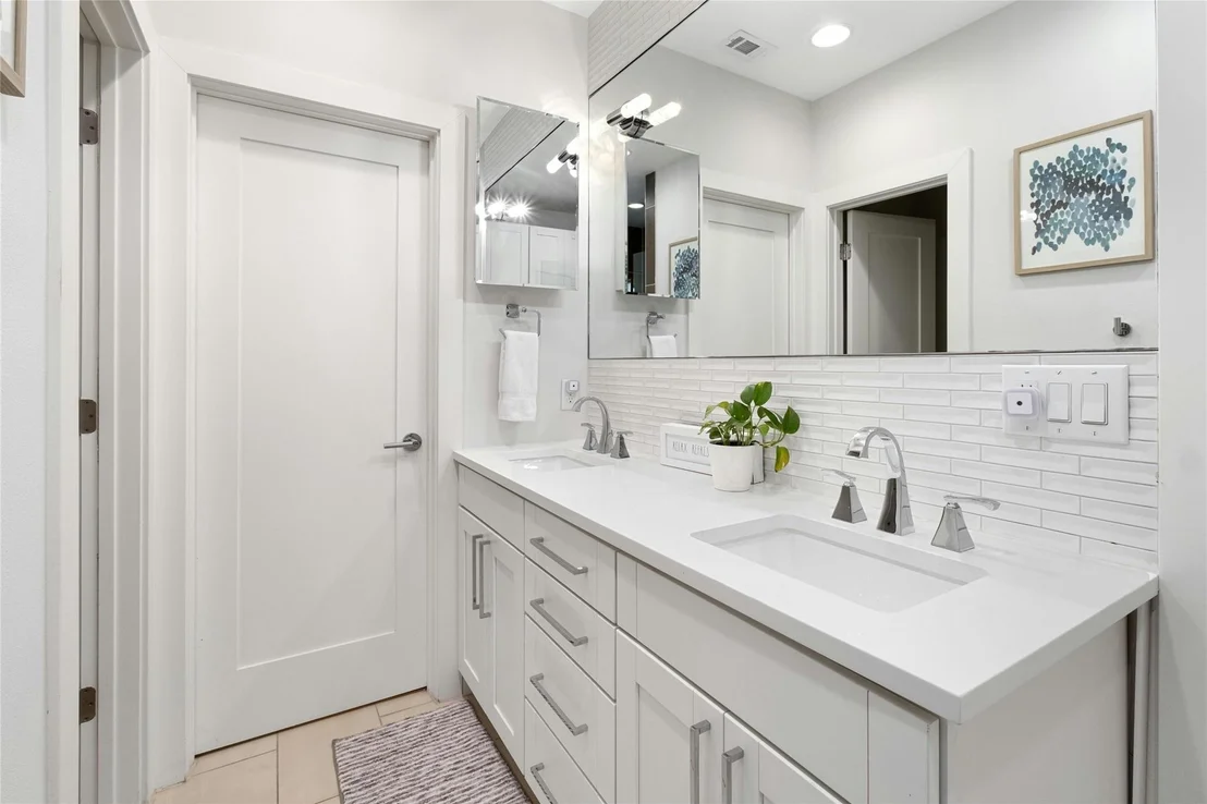 Photo of Unit A at 3105 Powell CIR