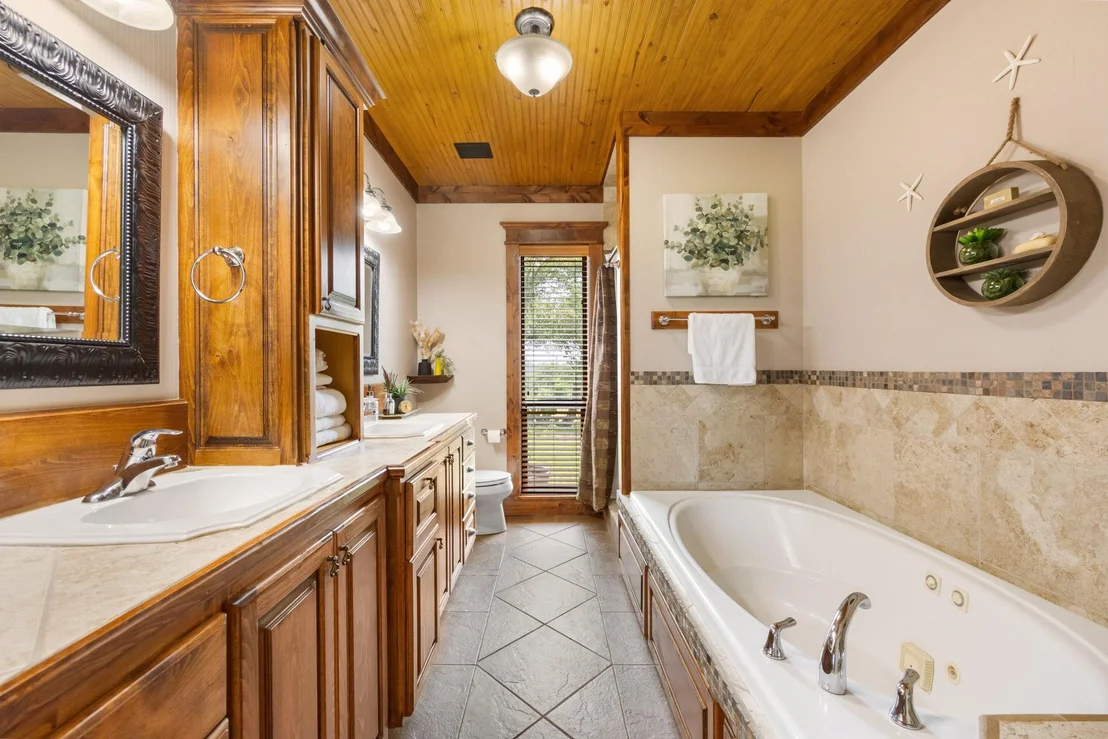 Photo of 544 River View DR