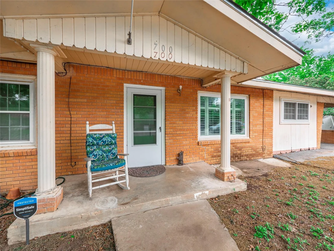 Photo of 700 Lewis DR