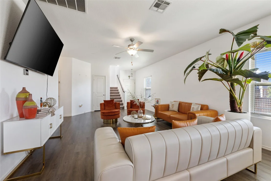Photo of Unit 12F at 524 Circle WAY
