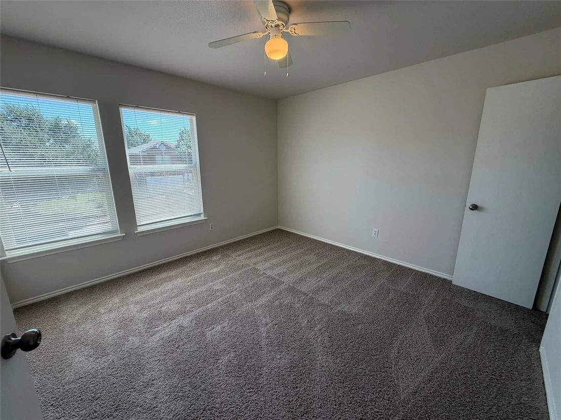 Photo of 305 Edgewood CV