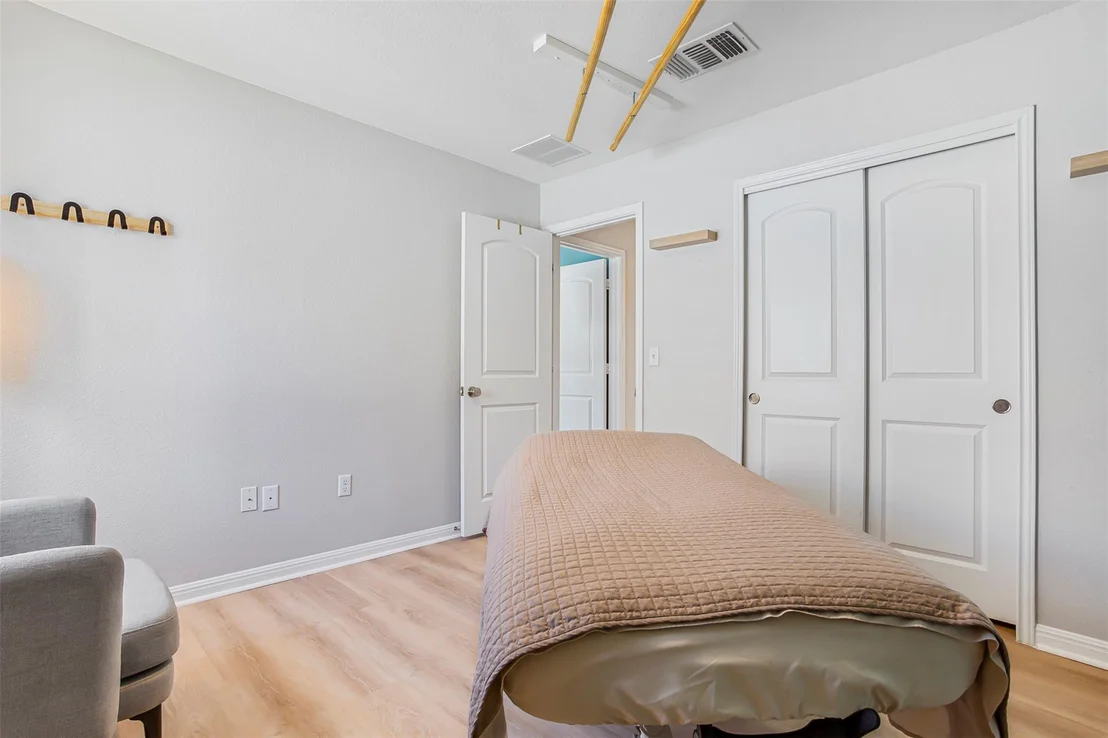 Photo of 1233 Peregrine WAY