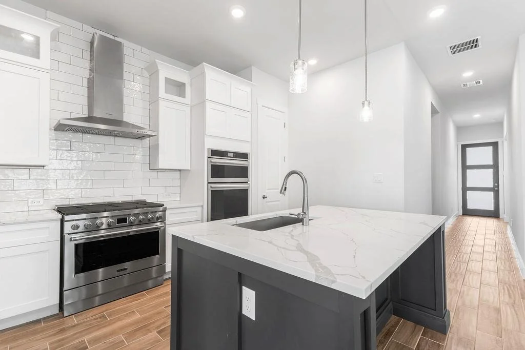 Photo of 8510 Red Bottle Brush RD