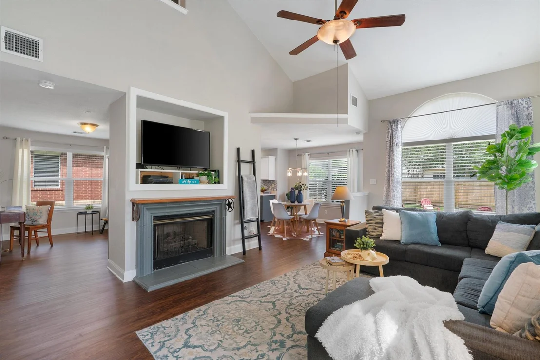 Photo of 17301 Valentine DR