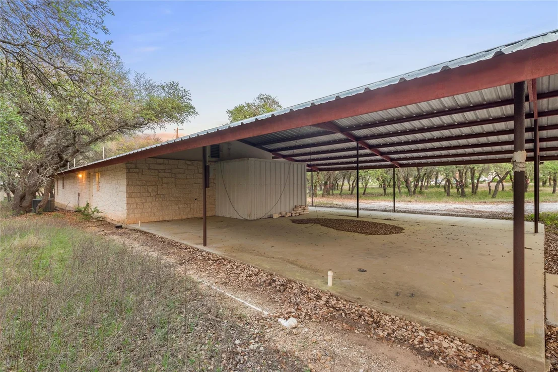 Photo of 1050 Oak Grove RD