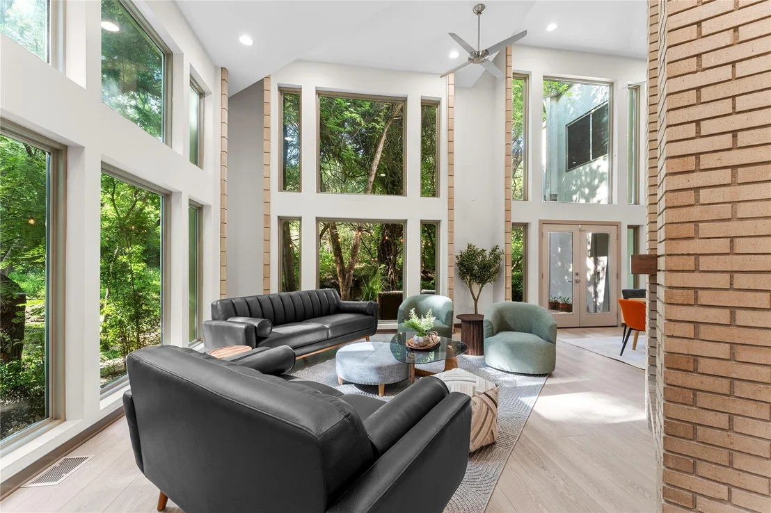 Photo of 3001 White Oak DR
