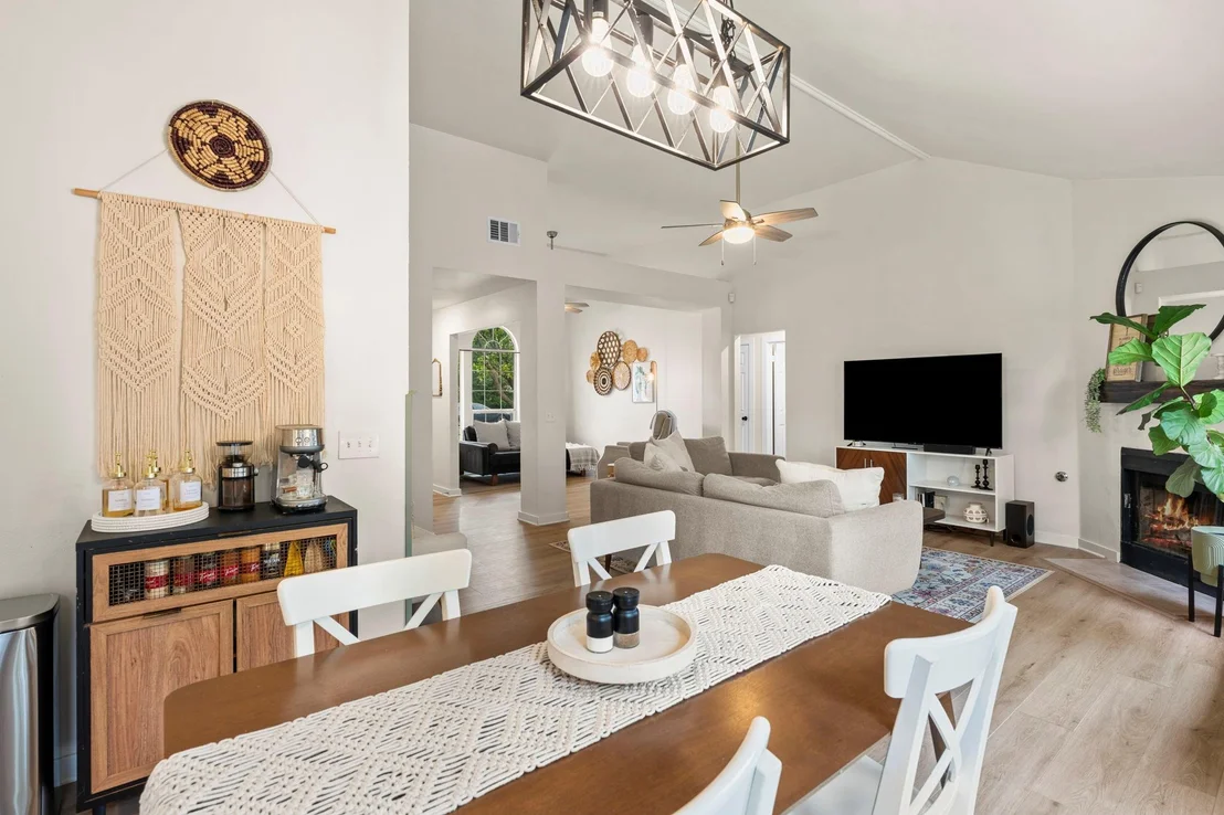 Photo of 215 Crystal Knoll BLVD