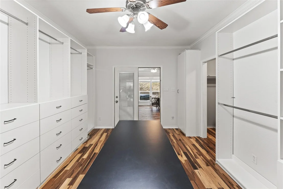 Photo of 1060 Great Oaks DR