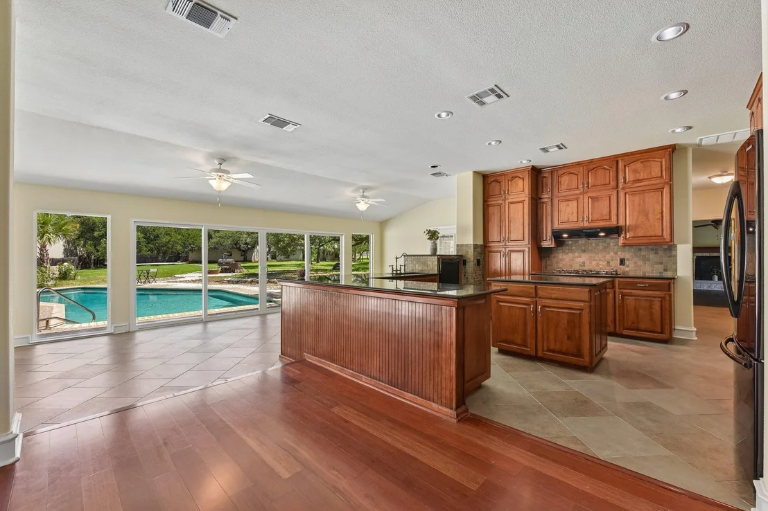 Photo of 1915 Oak Forest DR