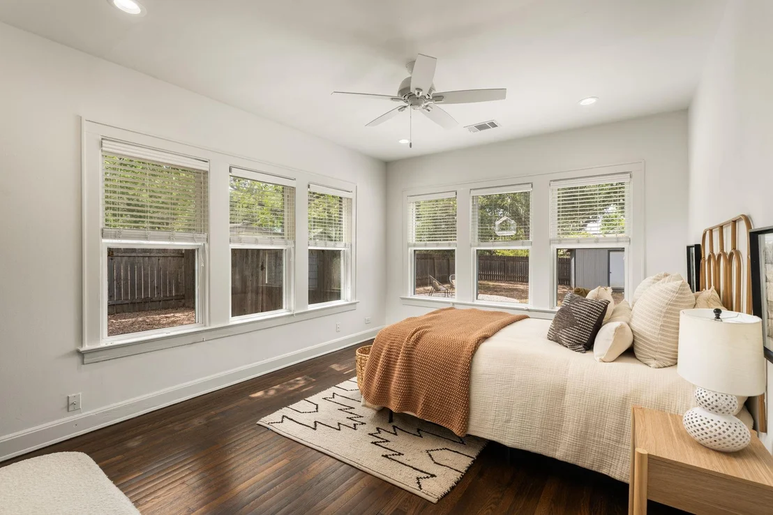 Photo of 1612 Travis Heights BLVD