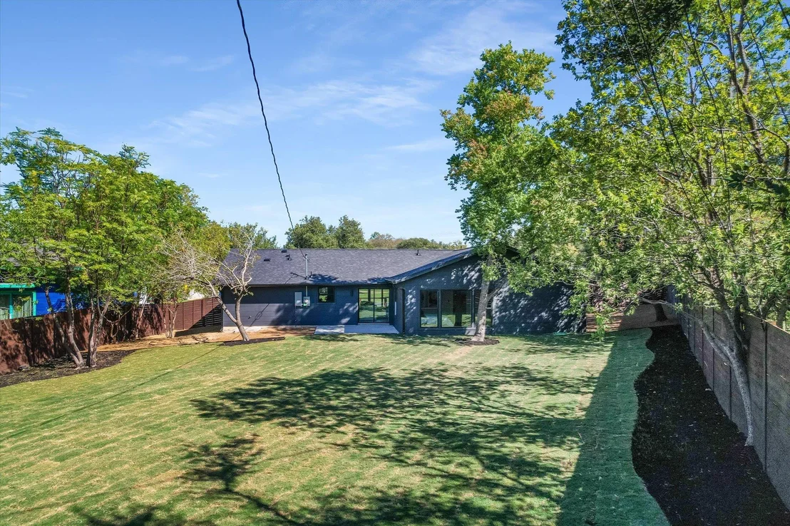 Photo of 2401 Rogge LN