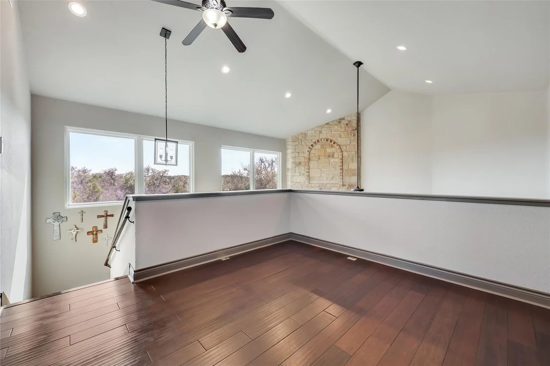 Photo of 19129 Camelot Woods CV