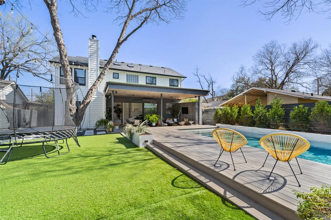 Photo of 1102 Kinney Ave