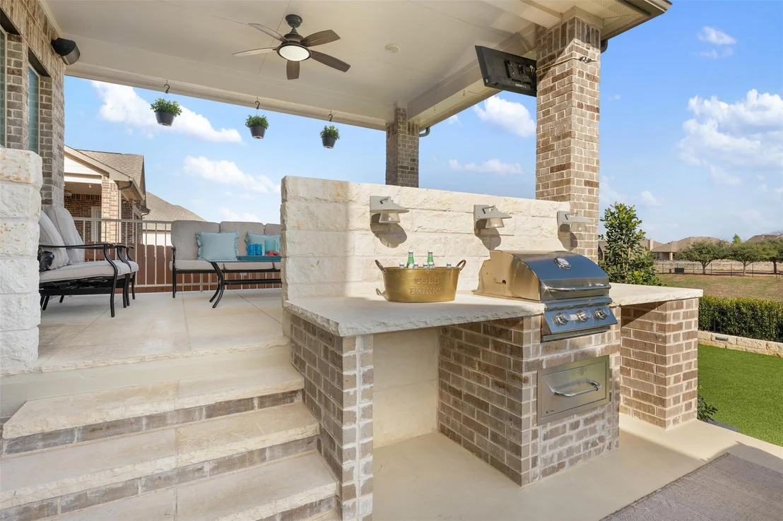 Photo of 2116 Ambling TRL