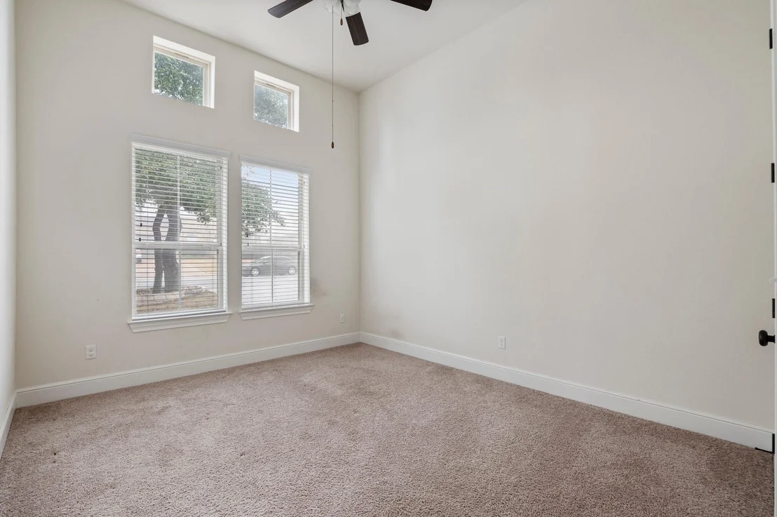 Photo of 1018 Valley View DR