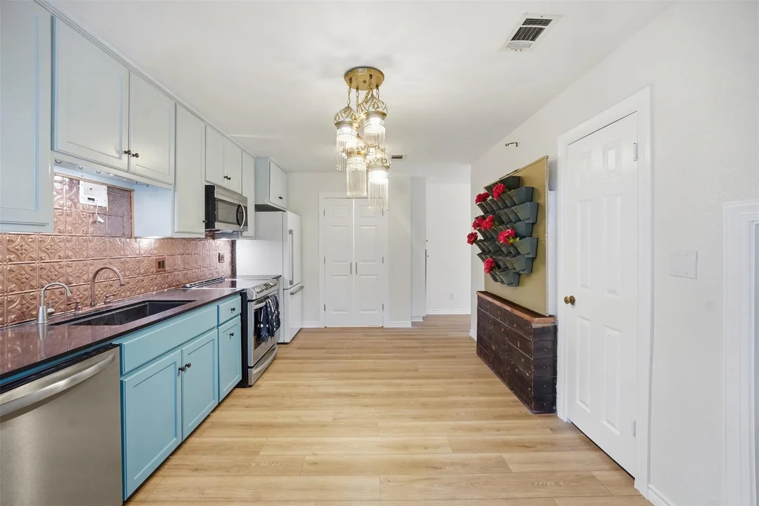 Photo of 1104 Franklin DR