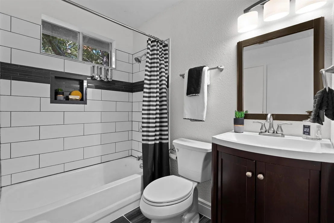 Photo of 8504 Contour DR