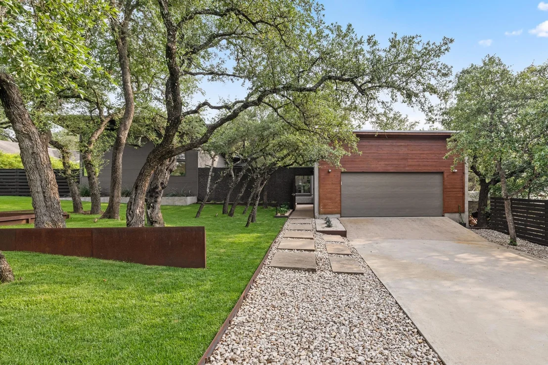 Photo of 10109 Devereux DR