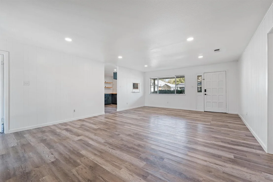Photo of 1106 Hackberry DR