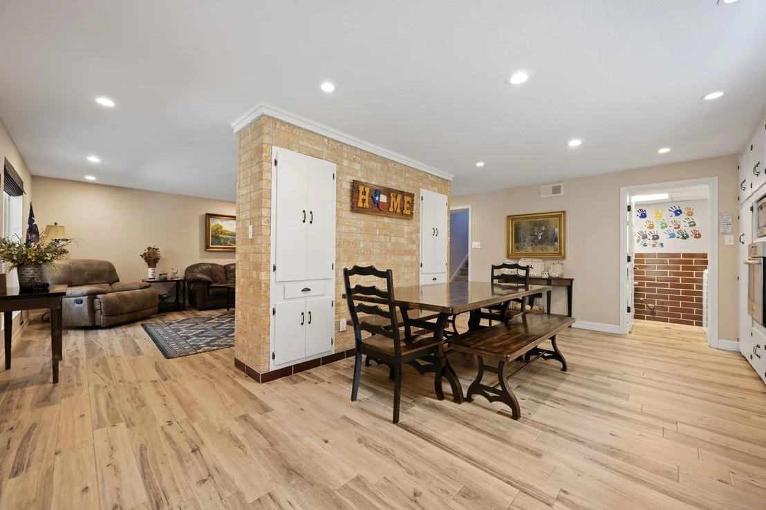 Photo of 1105 Edgewater DR