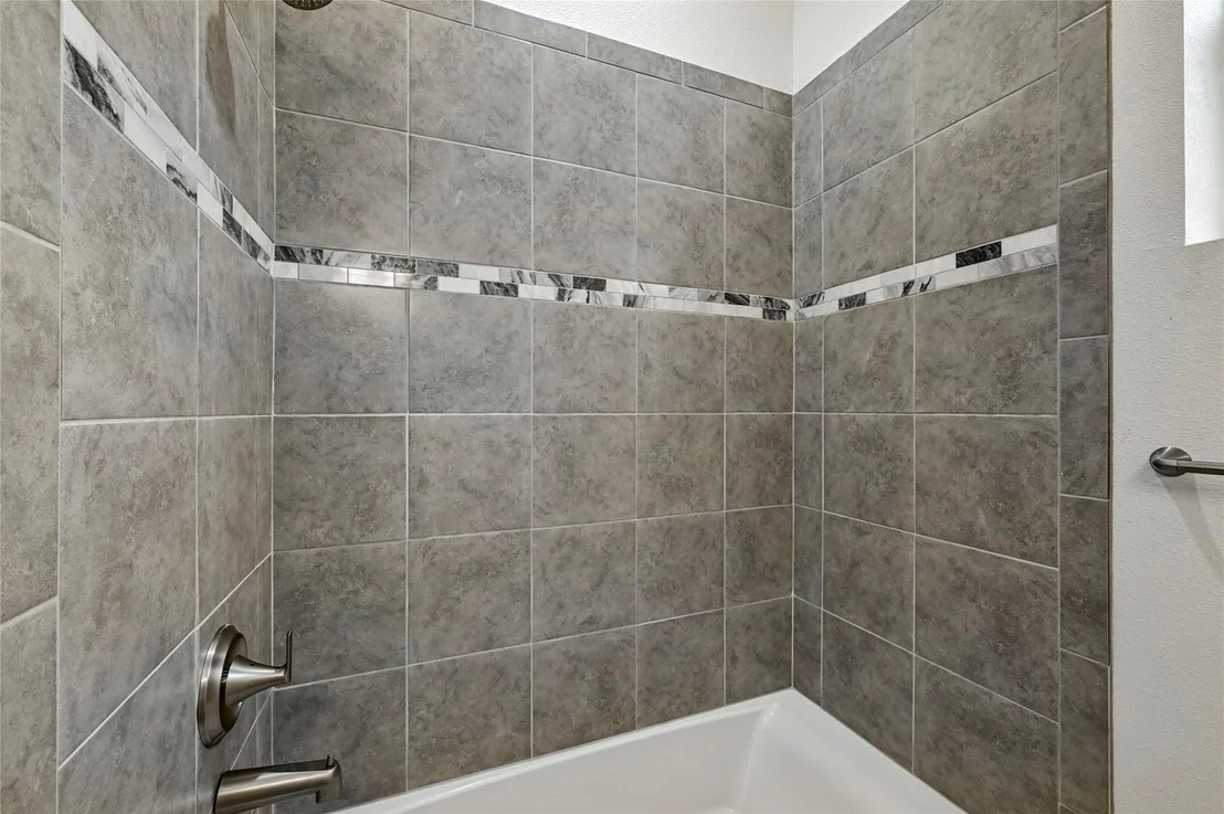 Photo of 1615 White Tail
