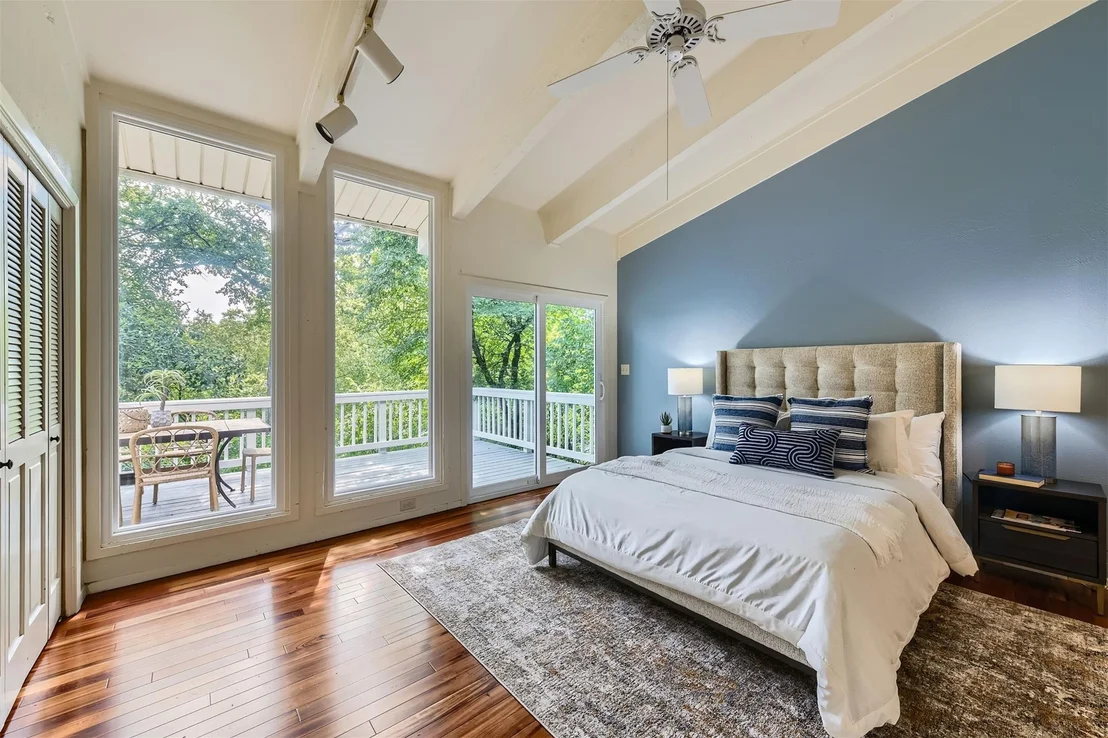 Photo of 1901 Cresthaven DR